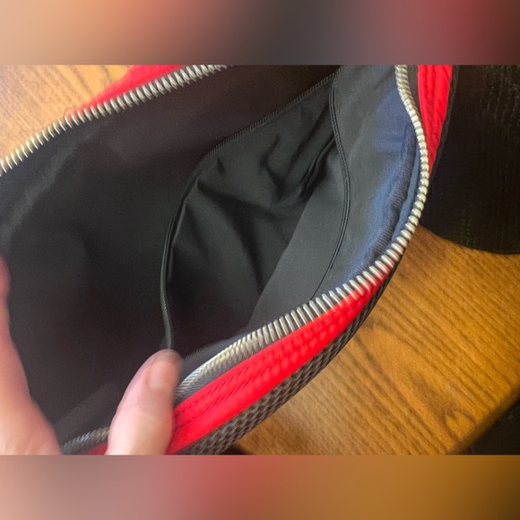 NWOT -Tommy Hilfiger Red and White Belt Bag. Sling bag or waisted  pack. - Picture 7 of 10